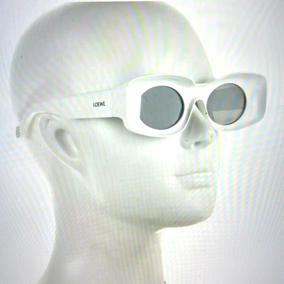 Loewe Paula Ibiza Sunglasses white and mirrored w gift bag all collateral - Picture 2 of 9
